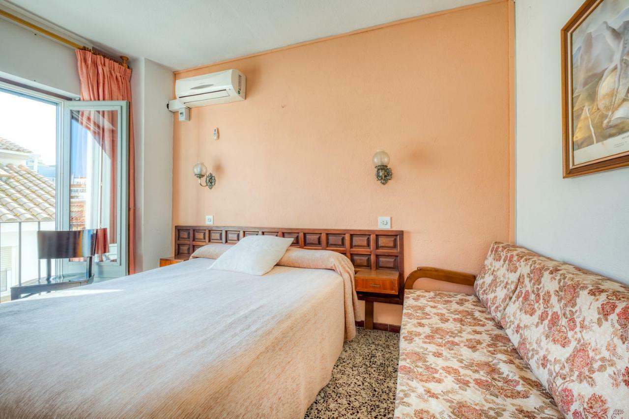 Hostal Restaurante El Roser L' Escala Eksteriør billede