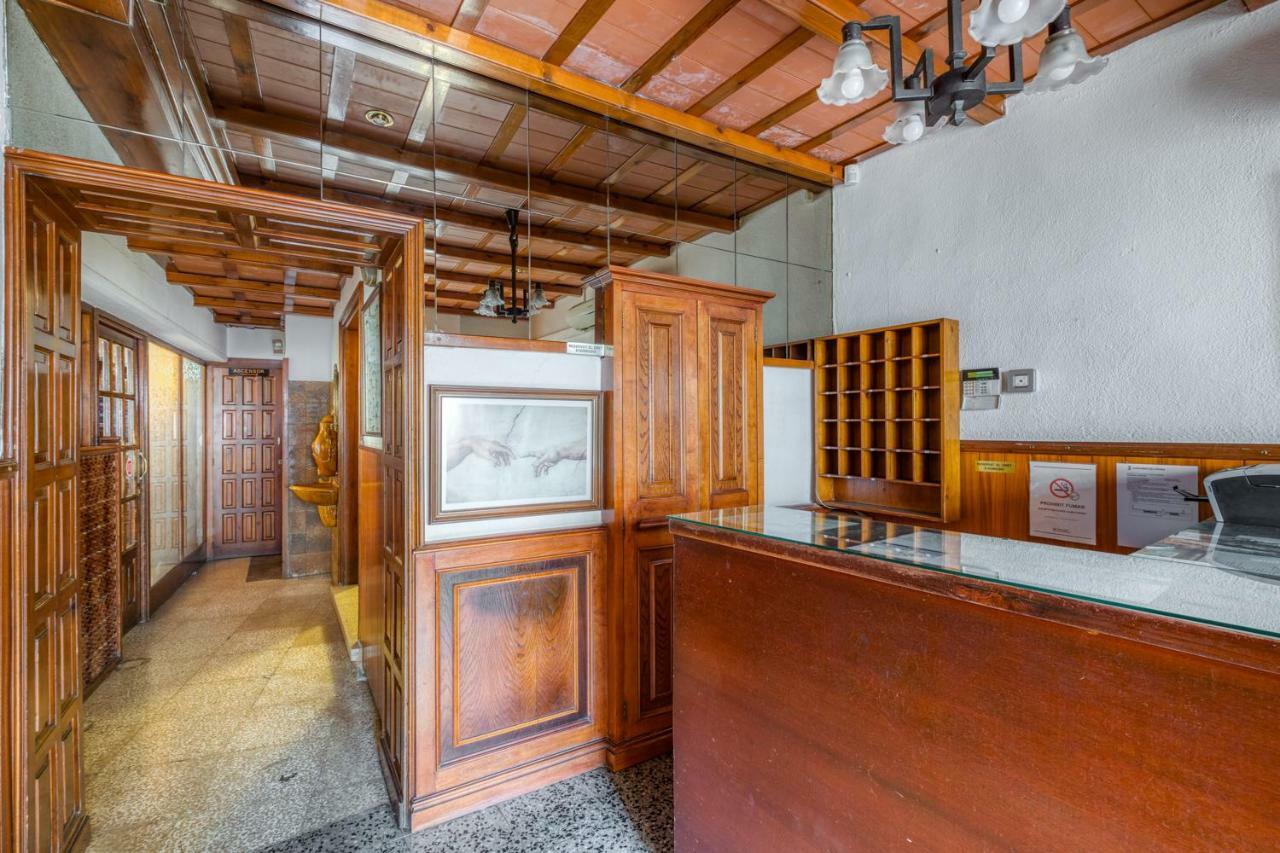 Hostal Restaurante El Roser L' Escala Eksteriør billede