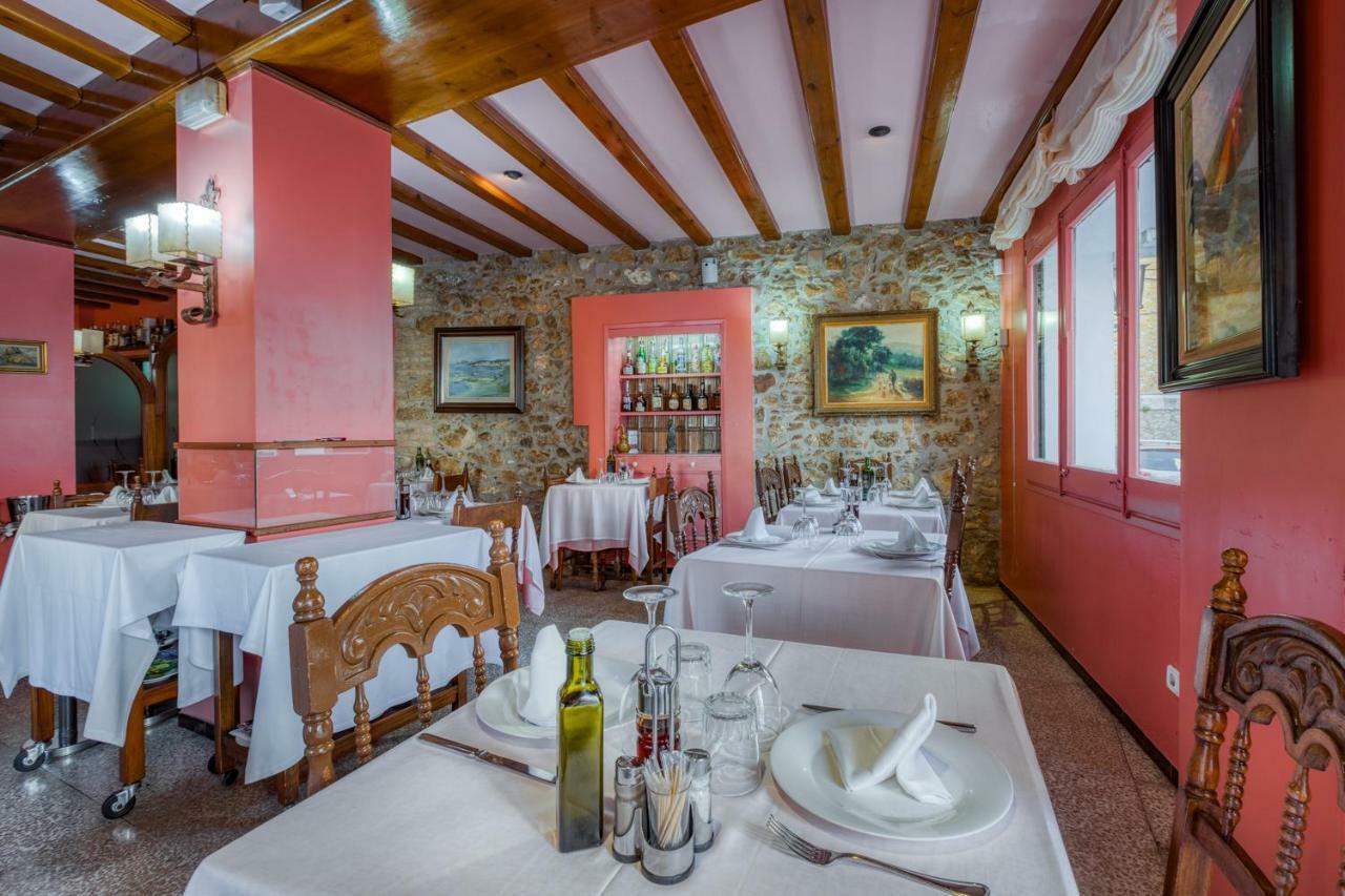 Hostal Restaurante El Roser L' Escala Eksteriør billede