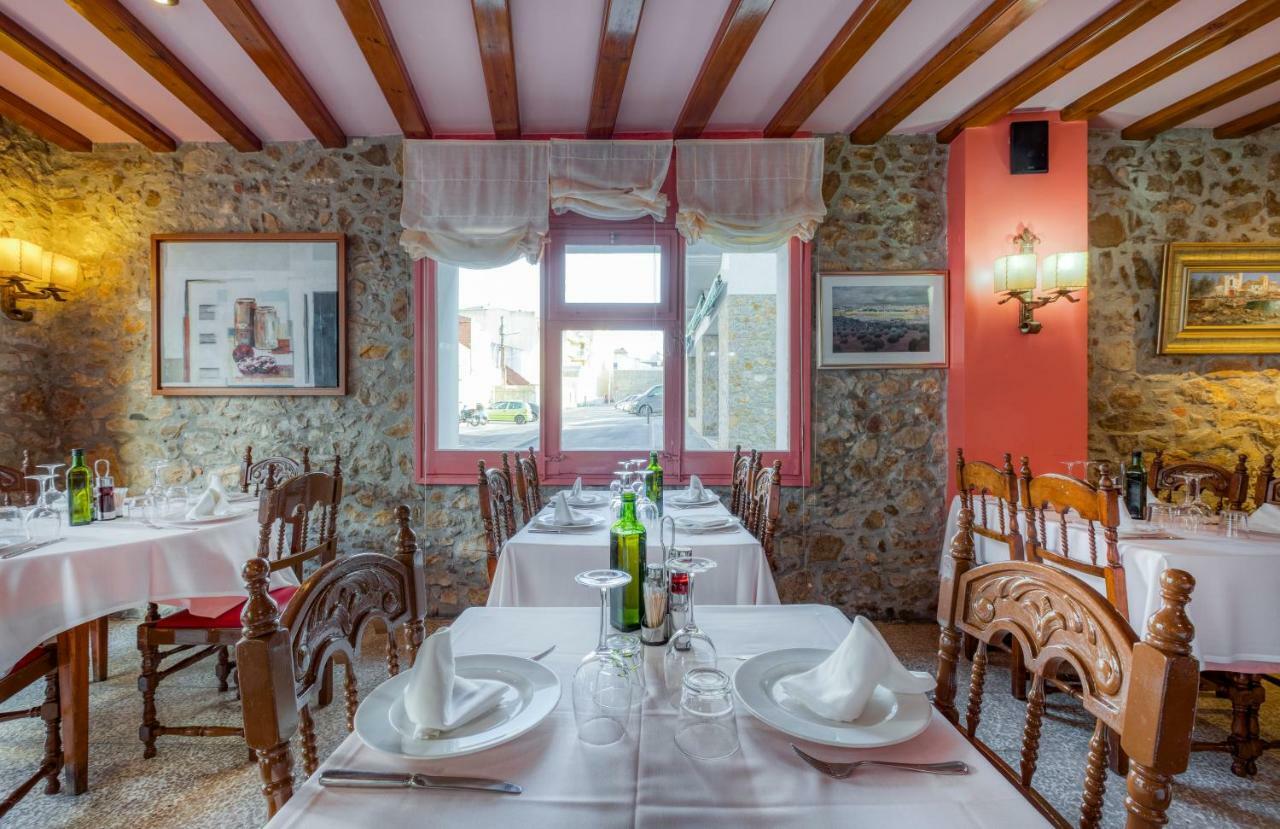 Hostal Restaurante El Roser L' Escala Eksteriør billede